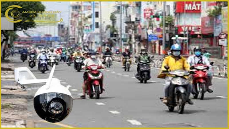 camera-ezviz-cs-c8w-va-viec-giam-sat-cac-khu-vuc-co-nhieu-nguoi-qua-lai-3