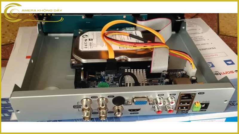 dau-ghi-hinh-camera-mat-hinh-phai-lam-sao-2