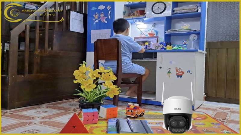 huong-dan-su-dung-camera-imou-ipc-s7dp-5m0wez-de-theo-doi-con-cai-khi-vang-nha-1