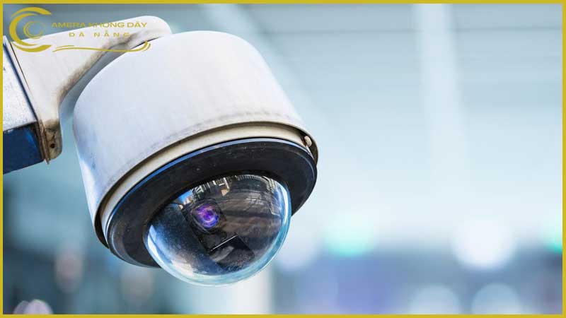 camera-co-quay-xuyen-qua-kinh-duoc-hay-khong-1