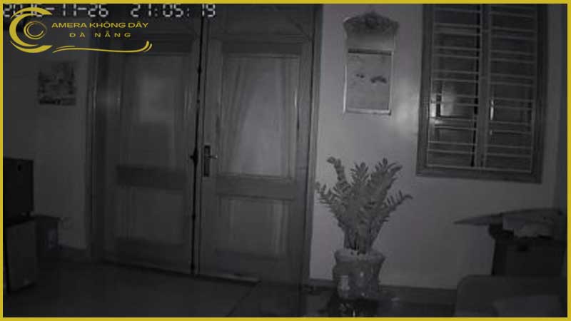 tai-sao-camera-bong-nhien-bi-mat-mau