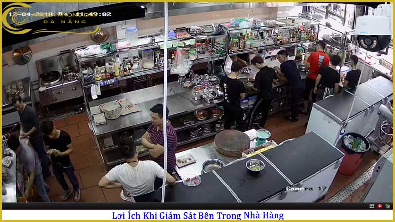 vi-sao-nha-hang-can-camera-giam-sat-ca-ben-trong-lan-ben-ngoai1